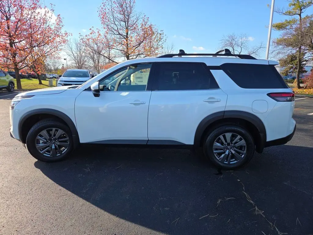 2025 Nissan Pathfinder SV photo 4