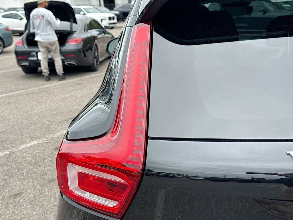 2023 Volvo XC40 Plus - Photo 10