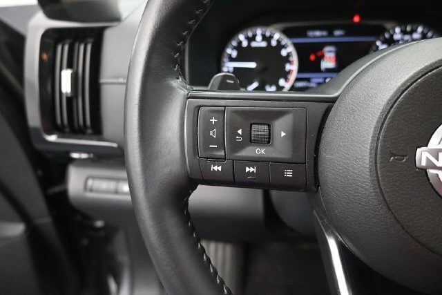 2025 Nissan Pathfinder SV - Photo 28