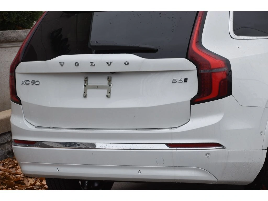 2026 Volvo - image 28