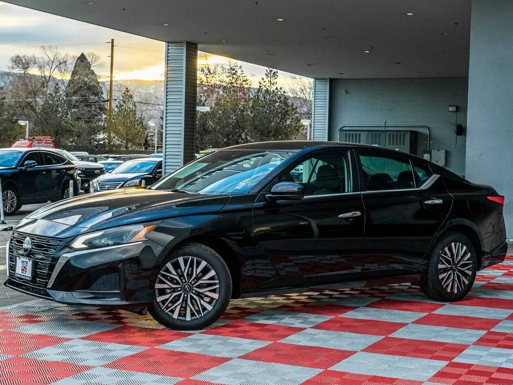 2023 Nissan Altima SV