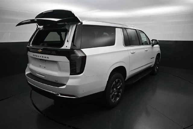 2026 Chevrolet Suburban LT - Photo 12