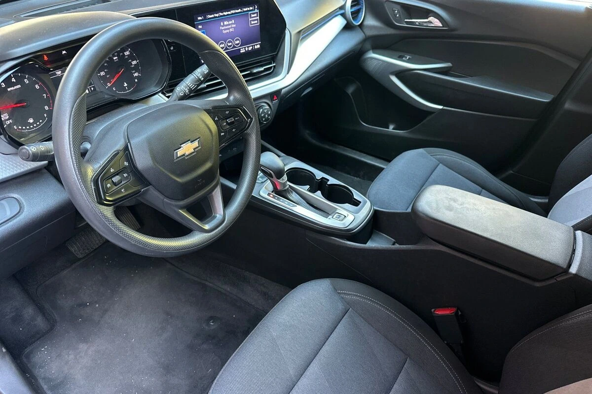 2024 Chevrolet Trax LS - Photo 10