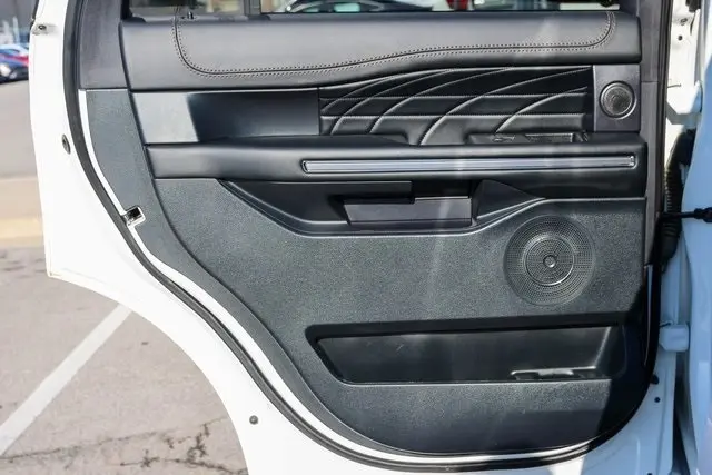 2021 Ford Expedition Platinum photo 16