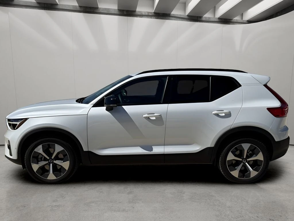 2023 Volvo - image 2