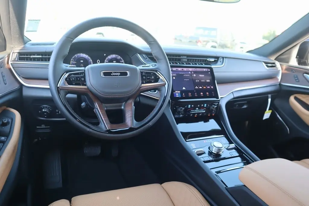 2025 Jeep Grand Cherokee L Summit photo 2