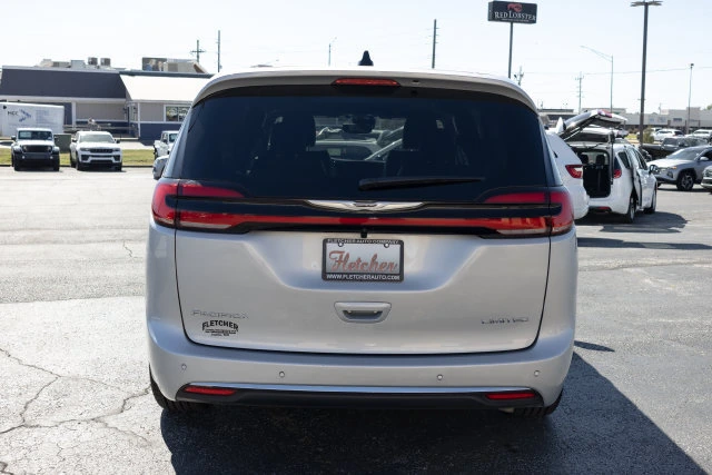 2026 Chrysler Pacifica Limited - Photo 11