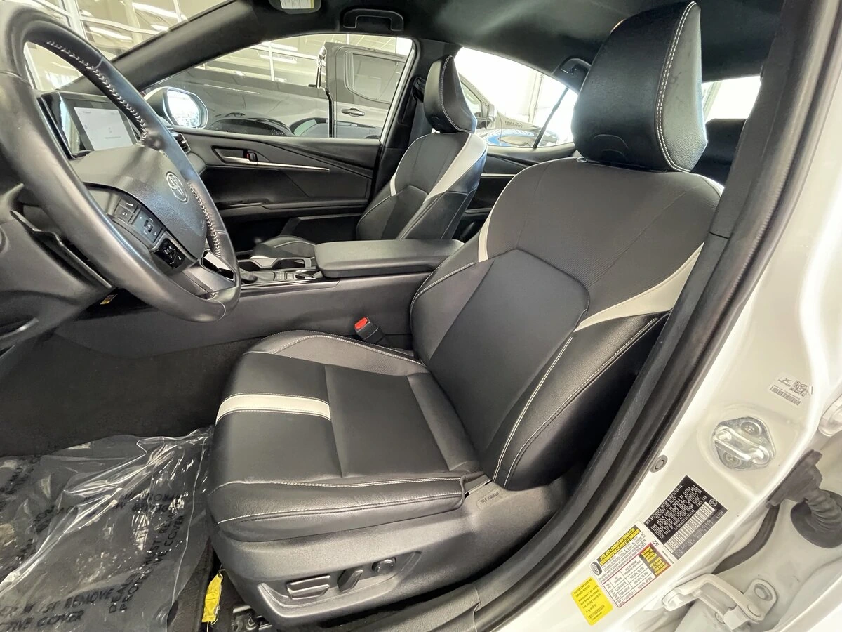 2025 Toyota Camry SE - Photo 12
