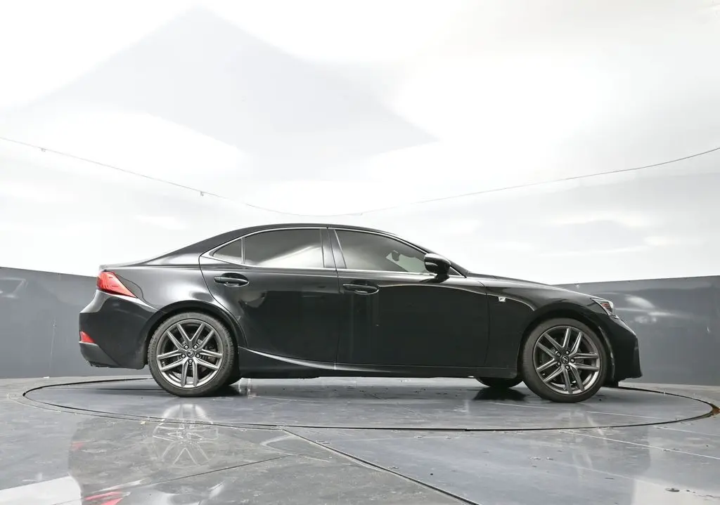 2017 Lexus IS 300 photo 18
