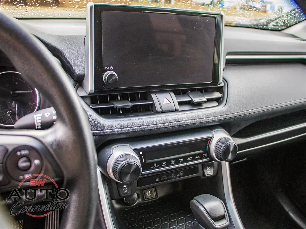 2024 Toyota RAV4 LE photo 22
