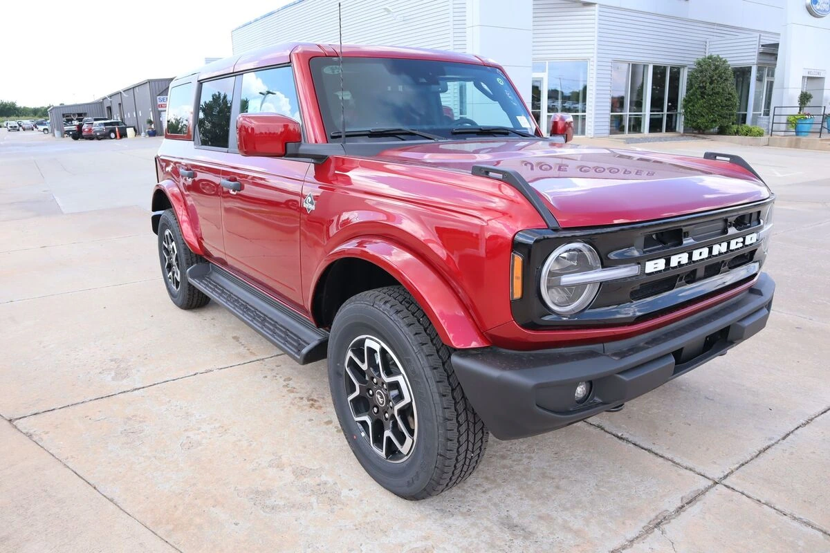 2026 Ford Bronco Outer Banks 4x4's photo