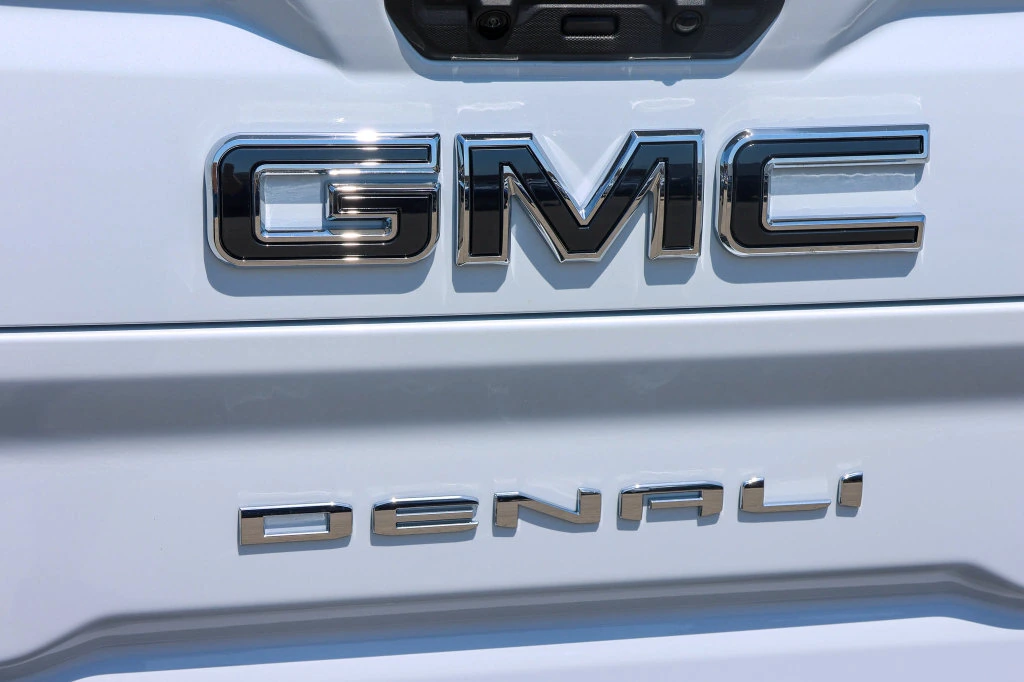 2026 GMC Sierra 3500HD Denali Ultimate - Photo 10