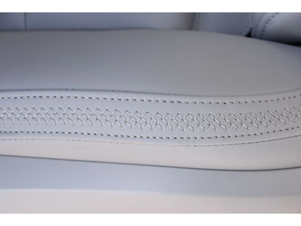 2025 Volvo - image 34