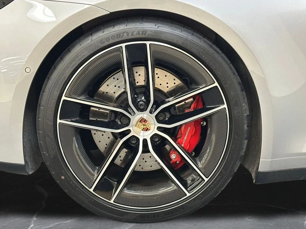 2025 Porsche 911 GTS - Photo 31