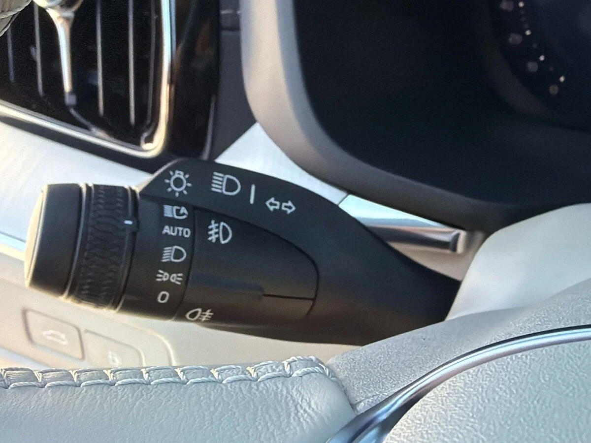 2026 Volvo - image 31