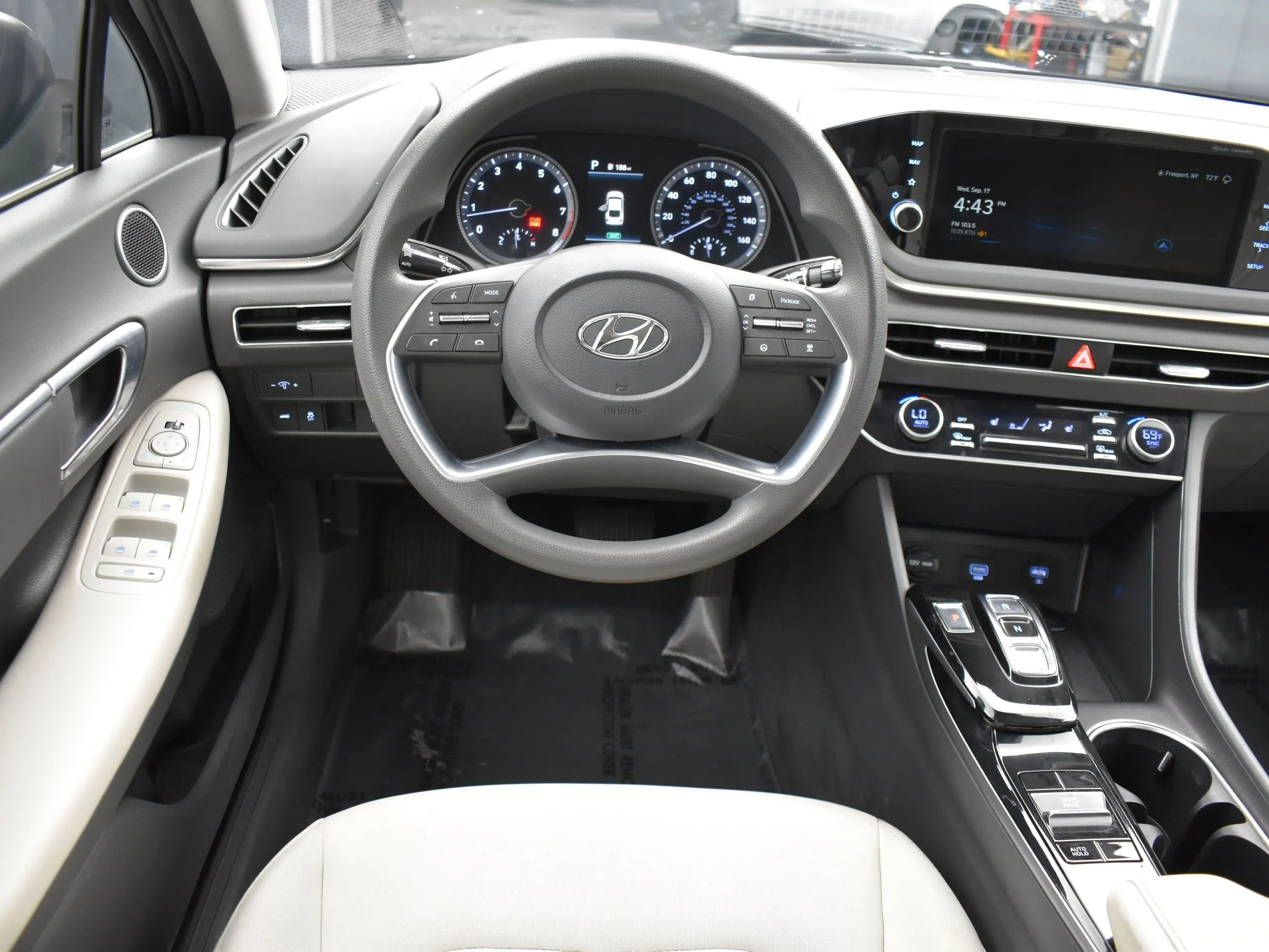 2023 Hyundai Sonata SEL photo 17