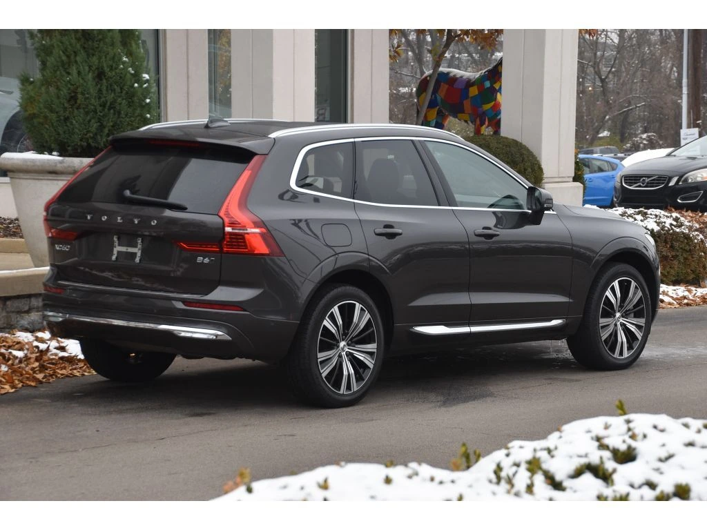 2022 Volvo - image 4