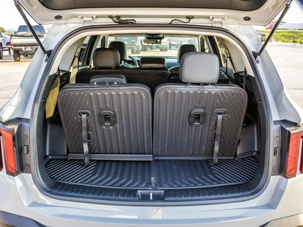 2025 Kia Sorento S photo 8