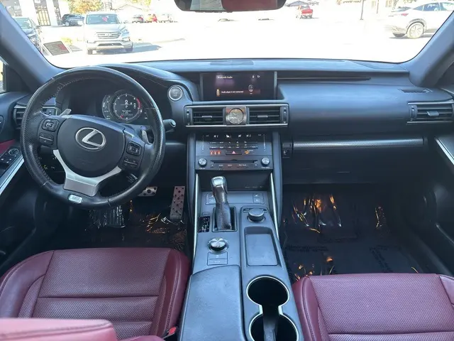 2018 Lexus IS 300 photo 15