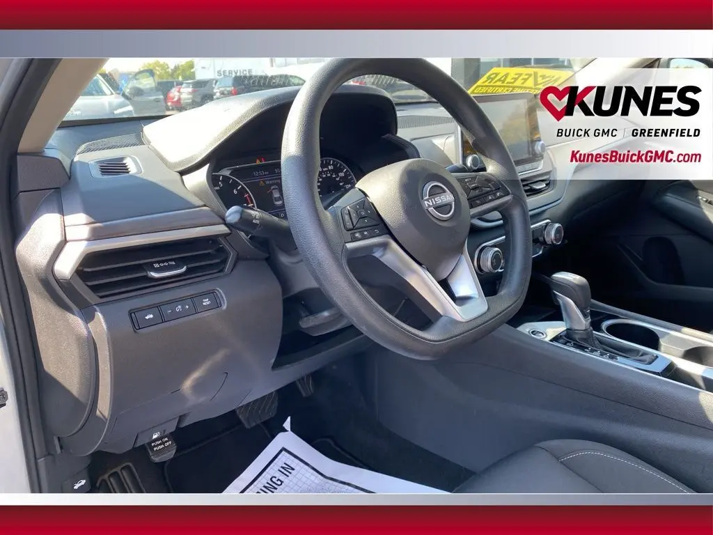 2024 Nissan Altima 2.5 SV photo 12