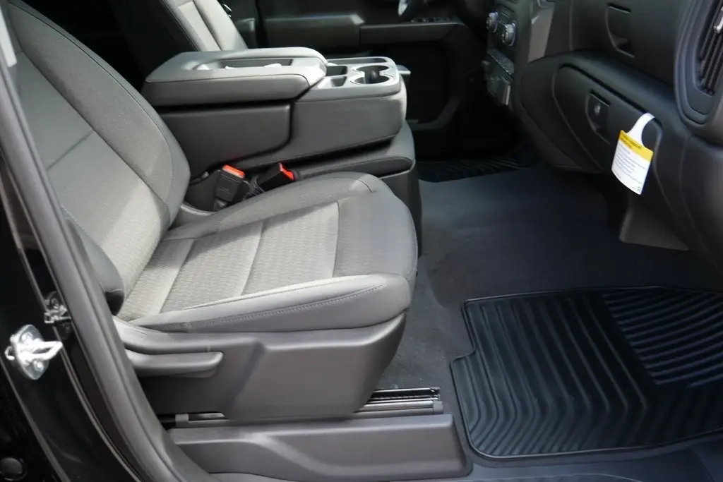 2026 Chevrolet Silverado 2500HD Custom photo 17