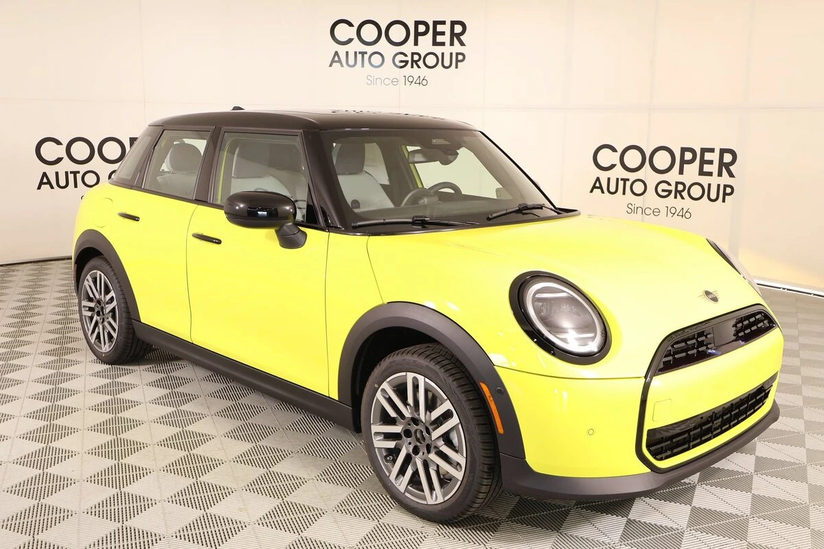 2026 MINI Hardtop Cooper Oxford Edition's photo