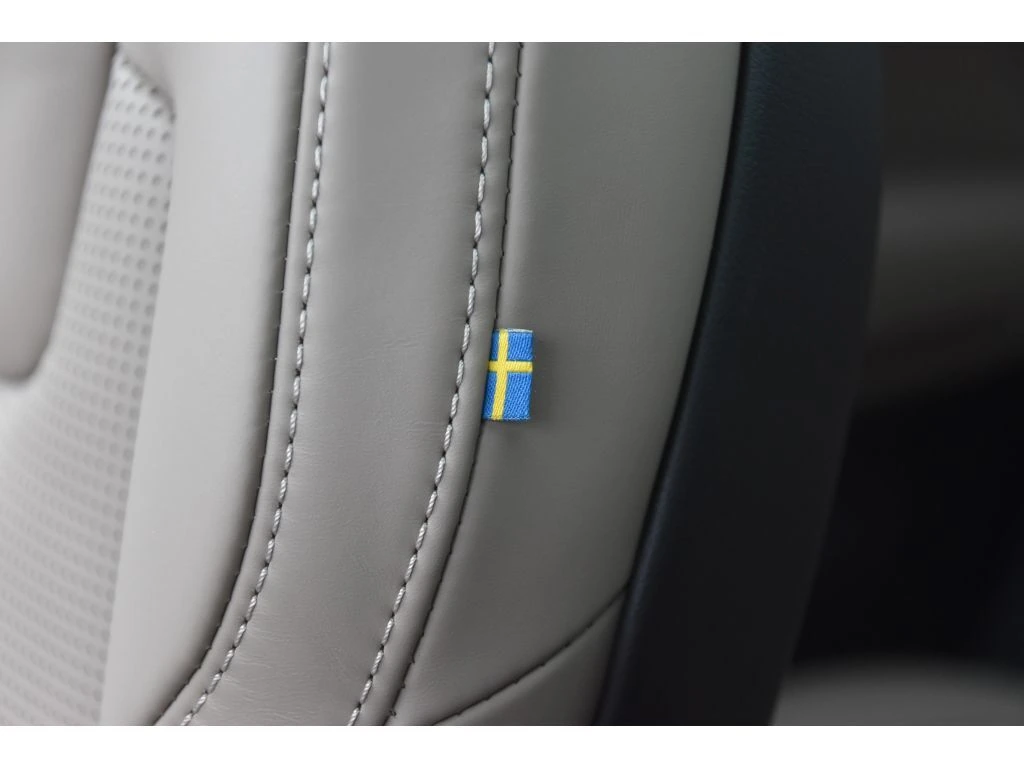 2026 Volvo - image 39