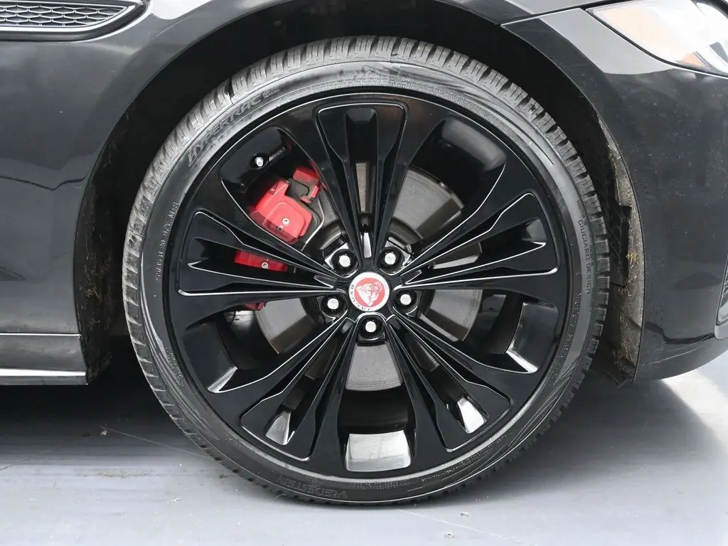 2022 Jaguar XF R-Dynamic SE photo 12