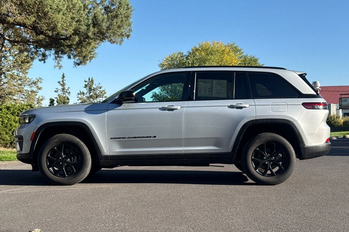 2025 Jeep Grand Cherokee Altitude - Photo 7