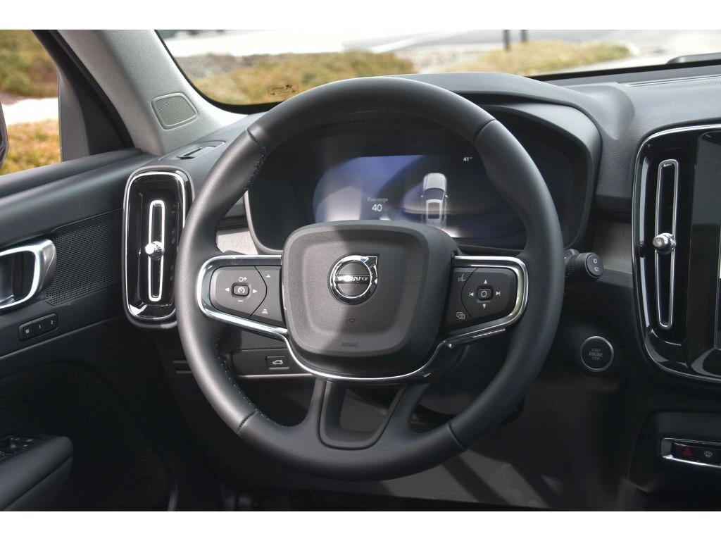 2026 Volvo - image 14