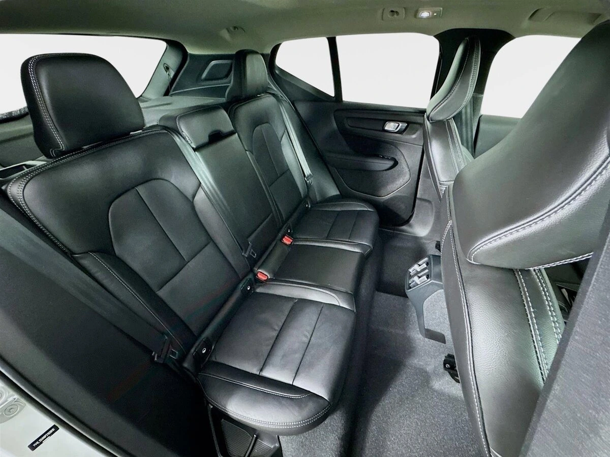 2023 Volvo - image 28