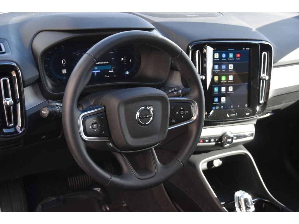 2025 Volvo - image 10