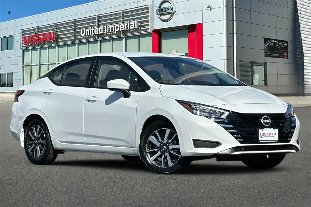2025 Nissan Versa 1.6 SV photo 2