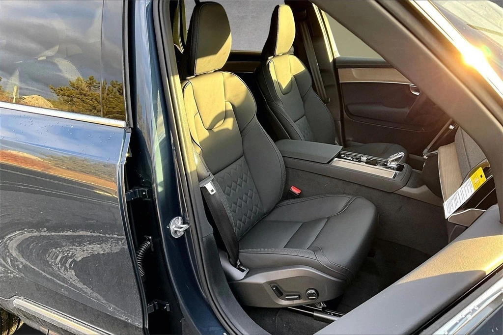 2026 Volvo - image 11