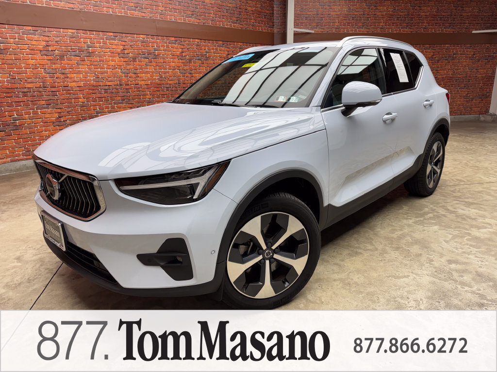2024 Volvo XC40 B5 Plus Bright Theme