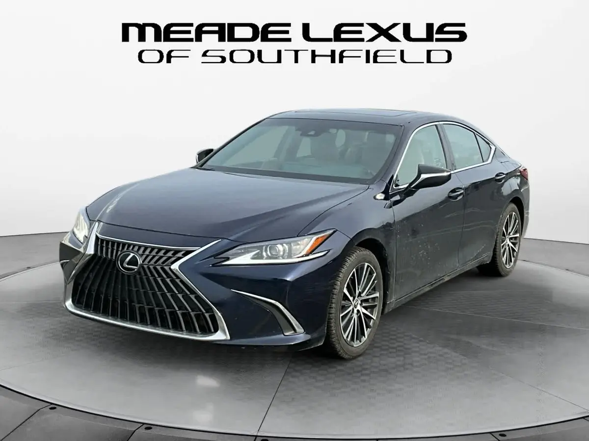 2022 Lexus ES 350's photo