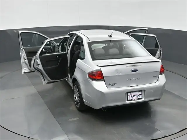 2011 Ford Focus SES photo 42