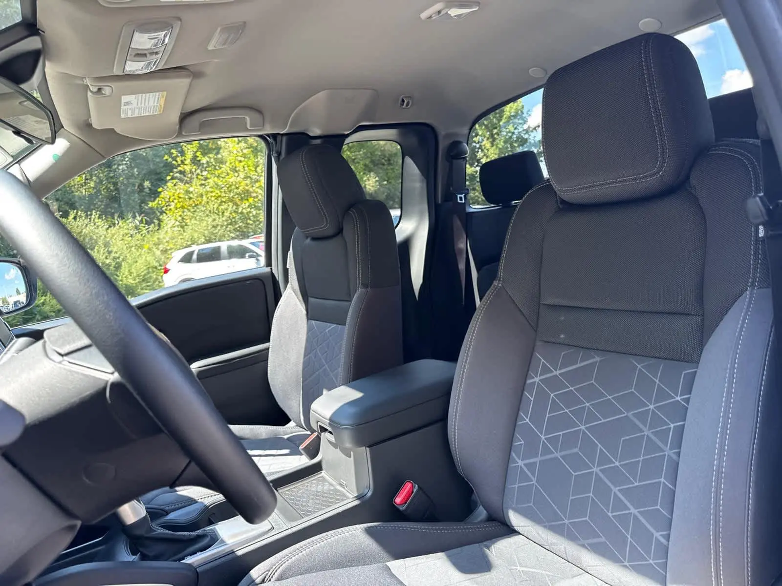2025 Nissan Frontier SV photo 13