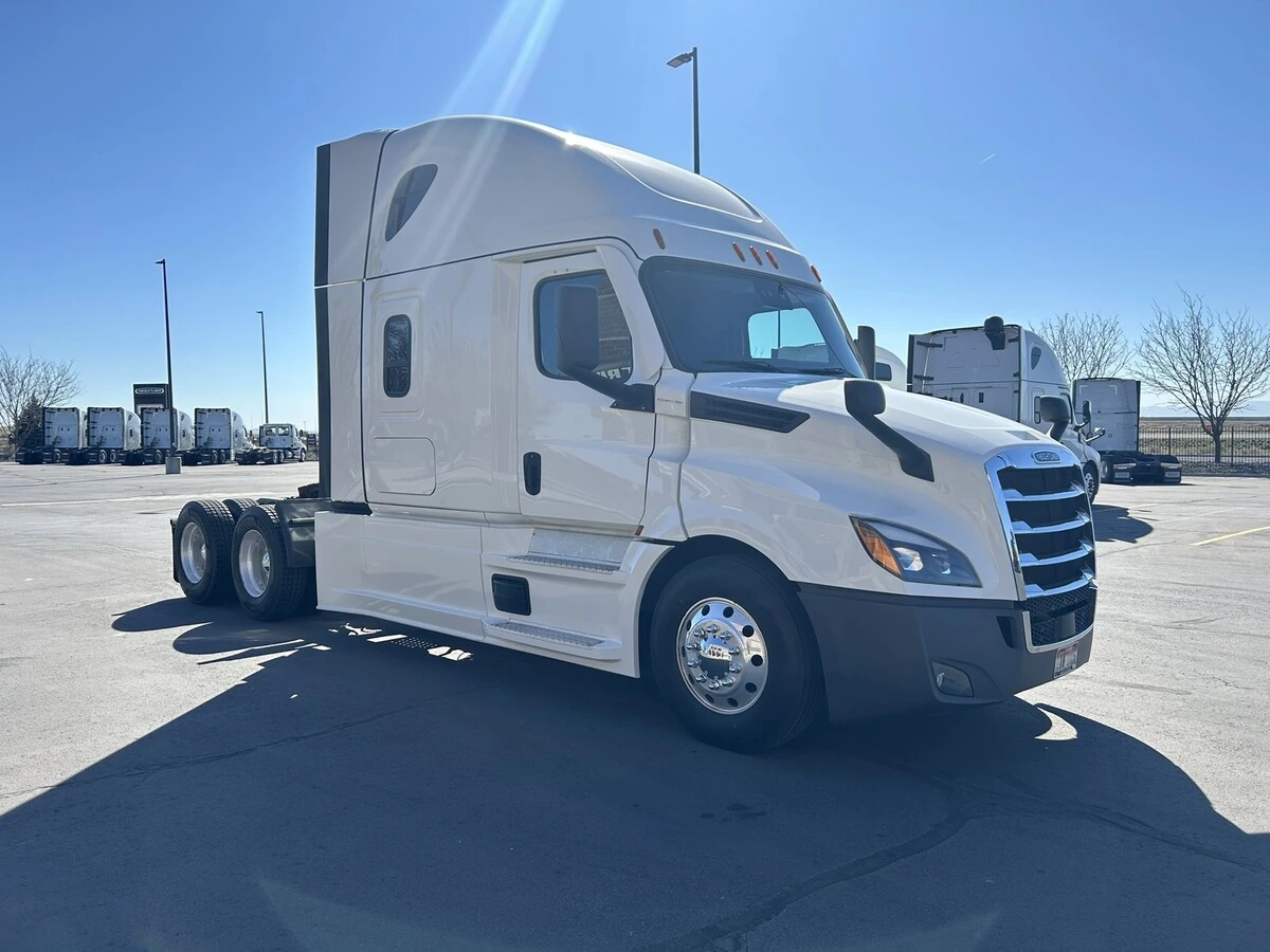 2022 Freightliner Cascadia - image 4