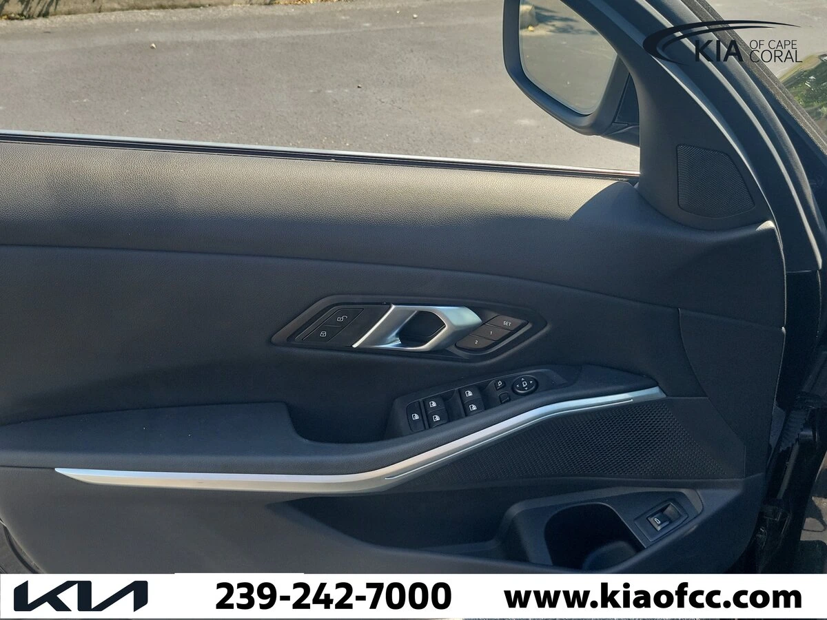 2025 BMW 3 Series 330i - Photo 23