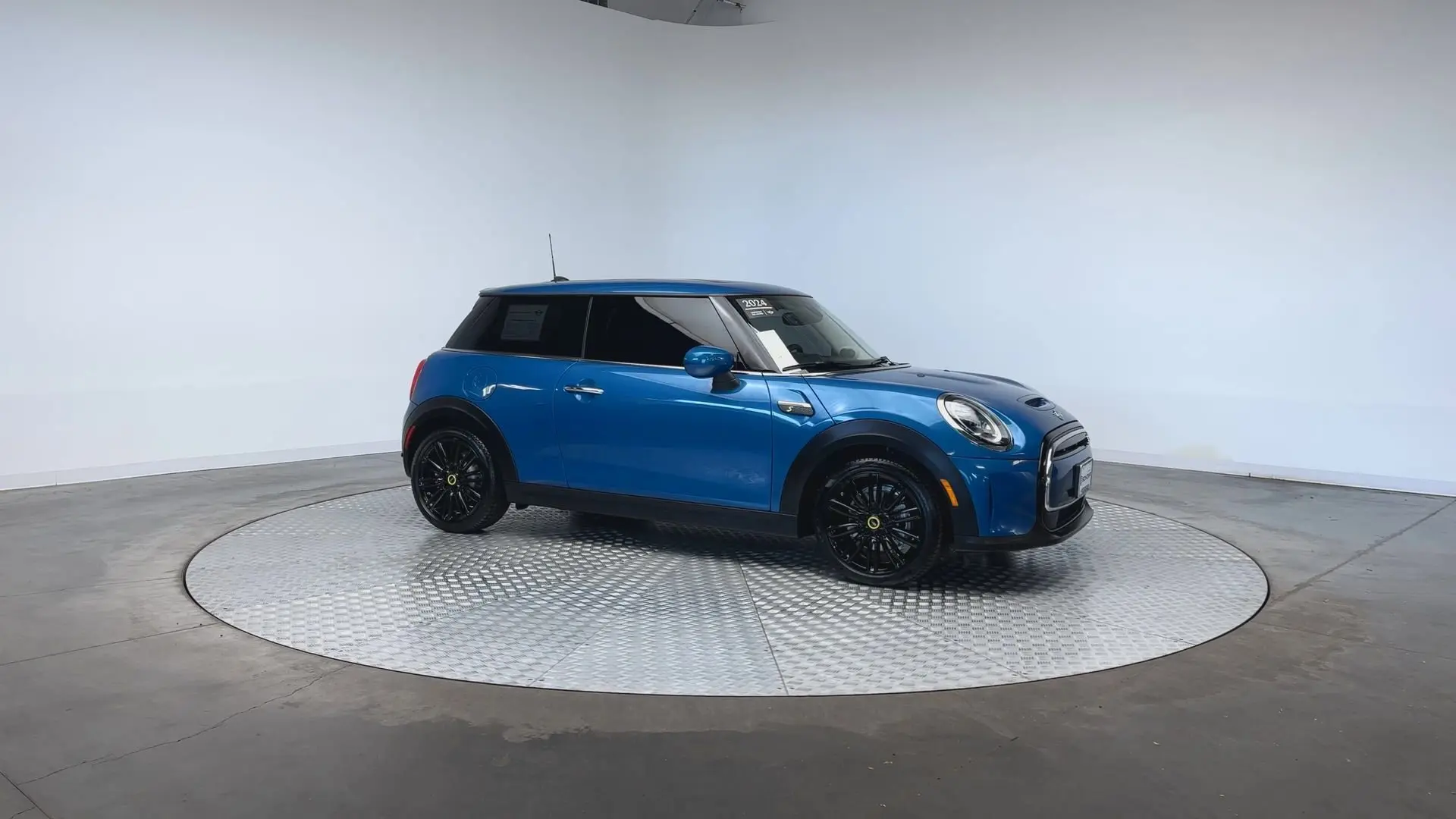 Used 2024 MINI Hardtop 2 Door SE with VIN WMW13DJ02R2V89939 for sale in Highlands Ranch, CO