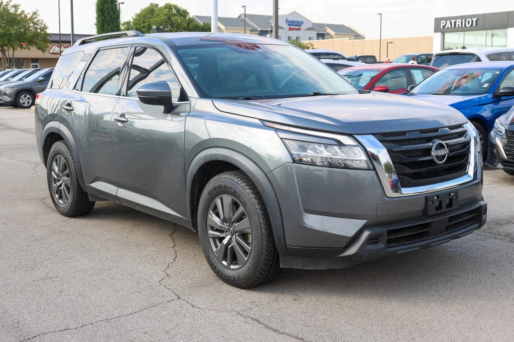 2022 Nissan Pathfinder SV