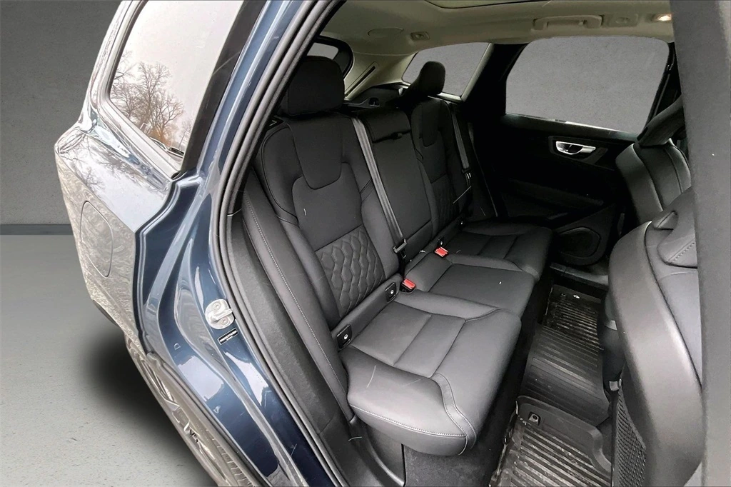 2026 Volvo - image 9