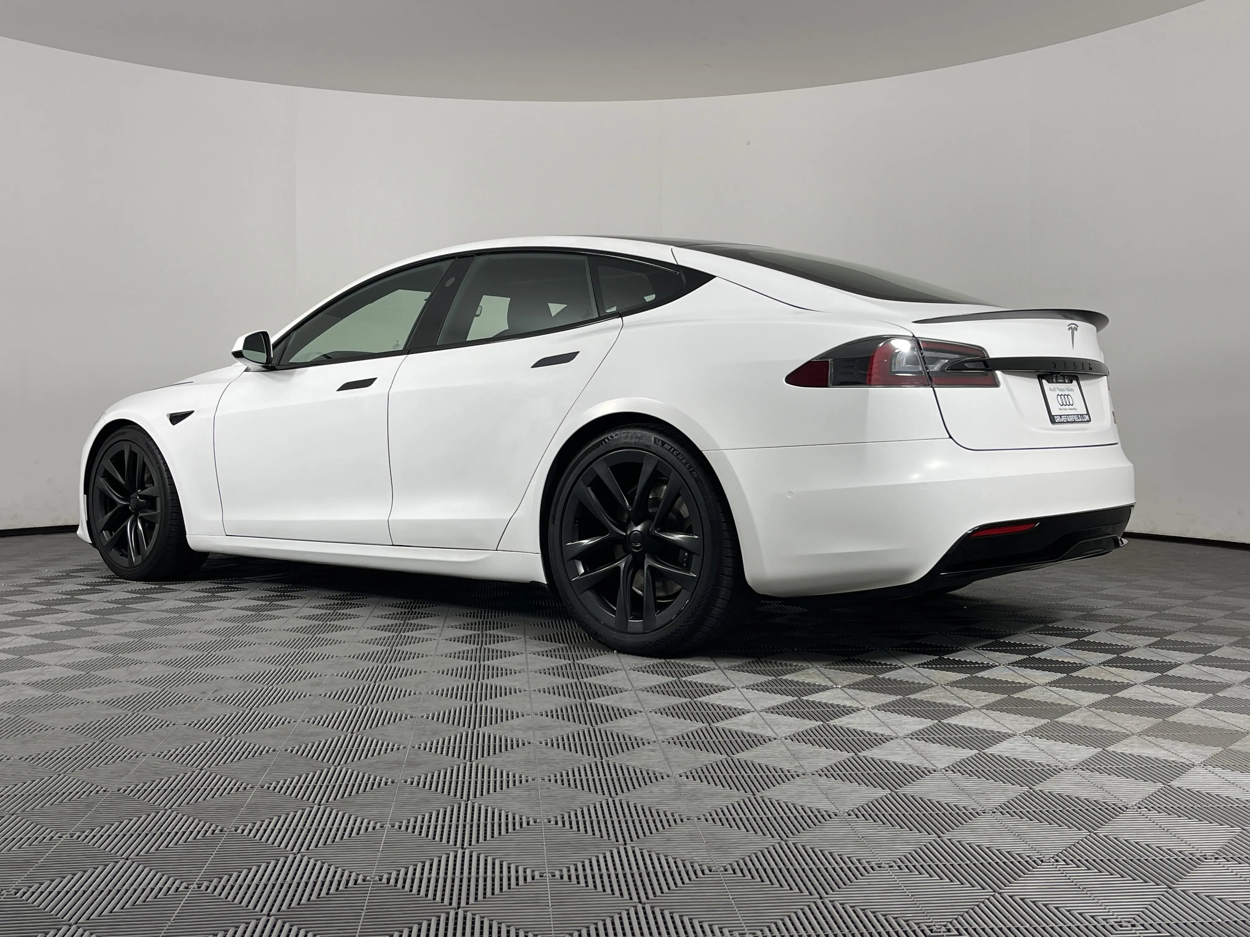 2022 Tesla Model S Plaid AWD photo 10