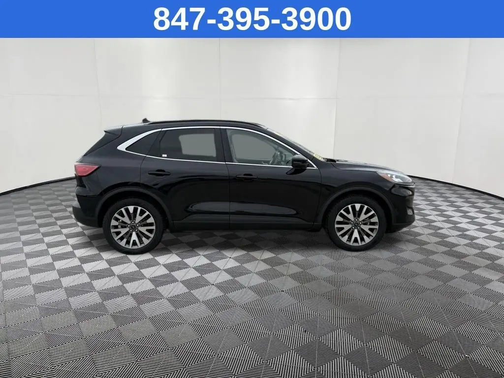 2020 Ford Escape Titanium photo 2