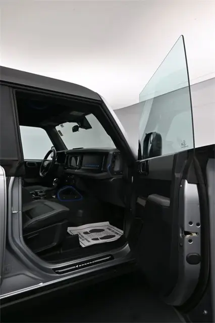 2023 Ford Bronco Black Diamond photo 9