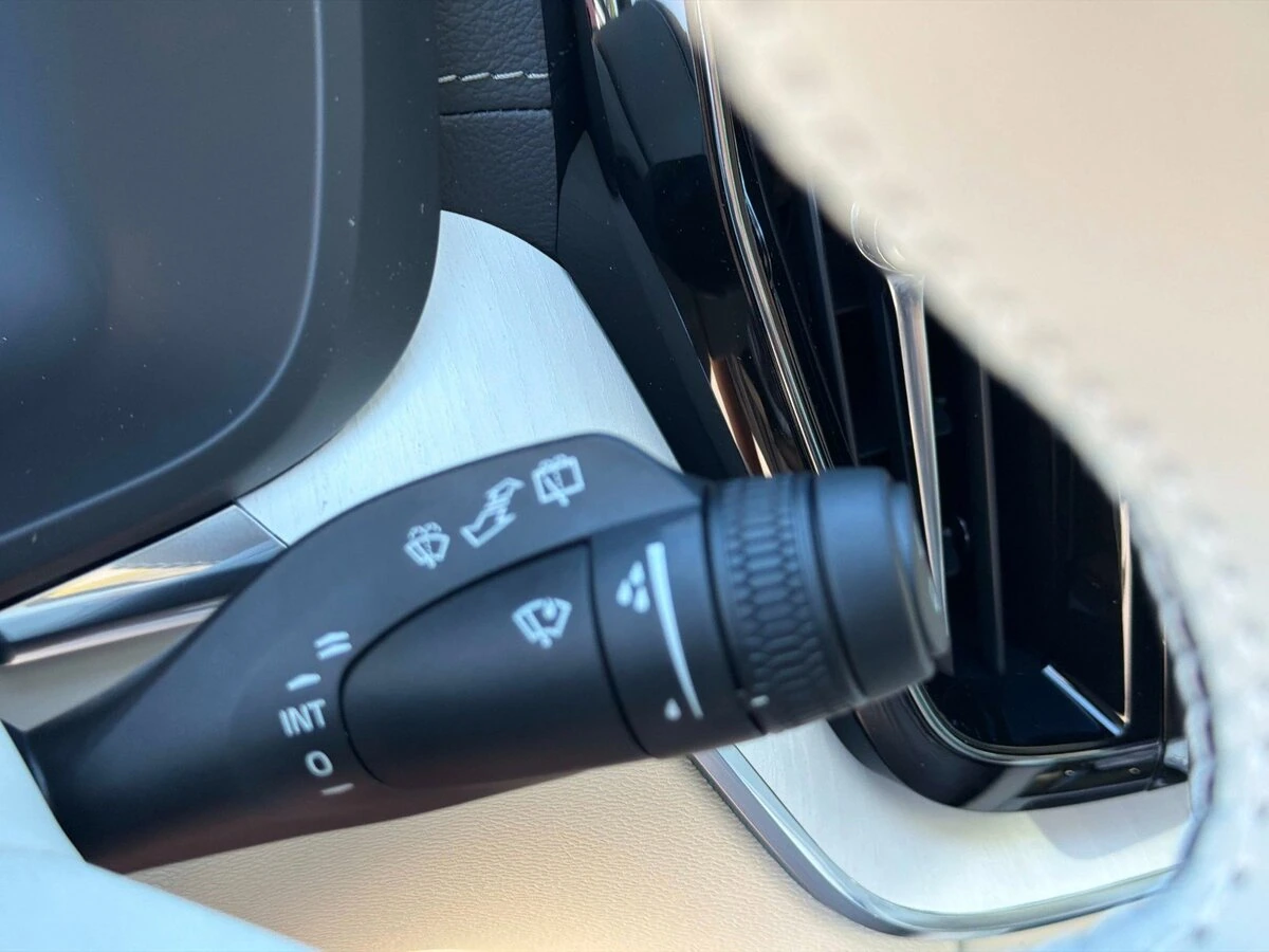 2026 Volvo - image 28