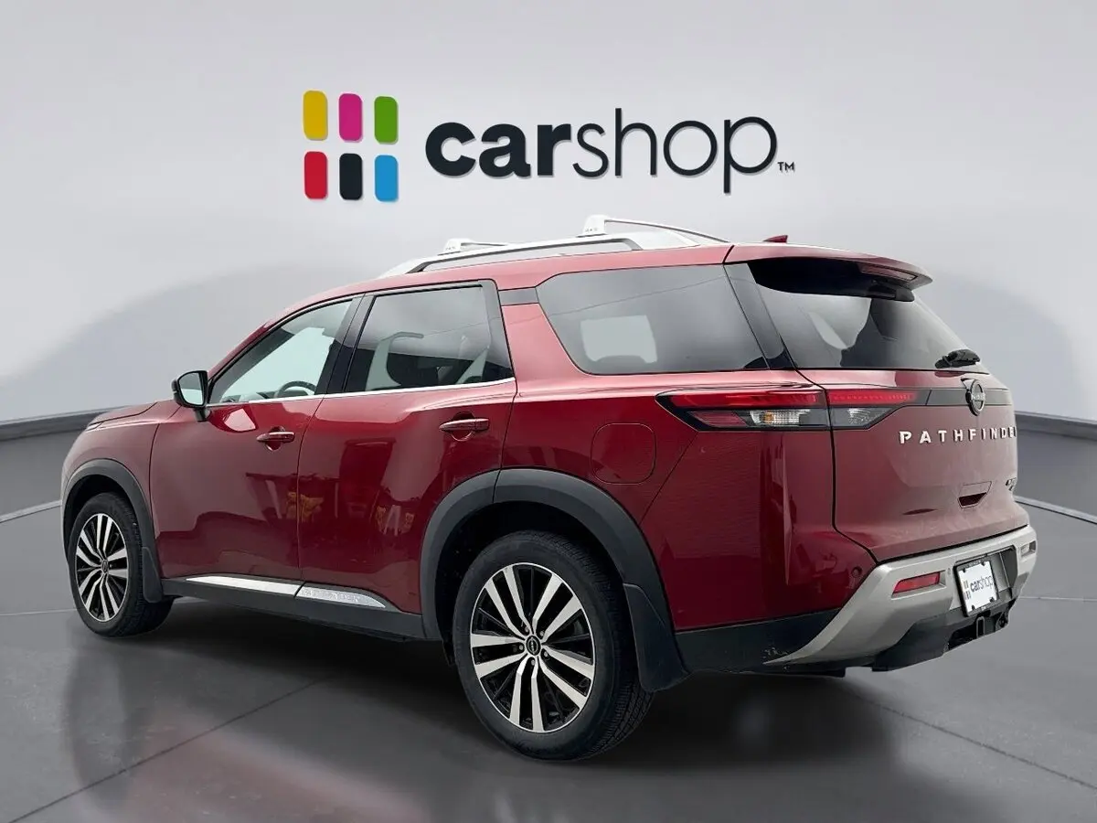 2024 Nissan Pathfinder Platinum photo 2
