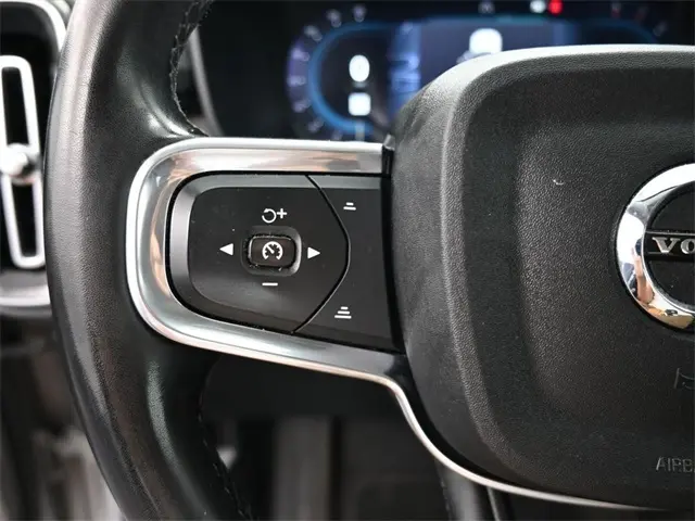 2024 Volvo XC40 Plus photo 15