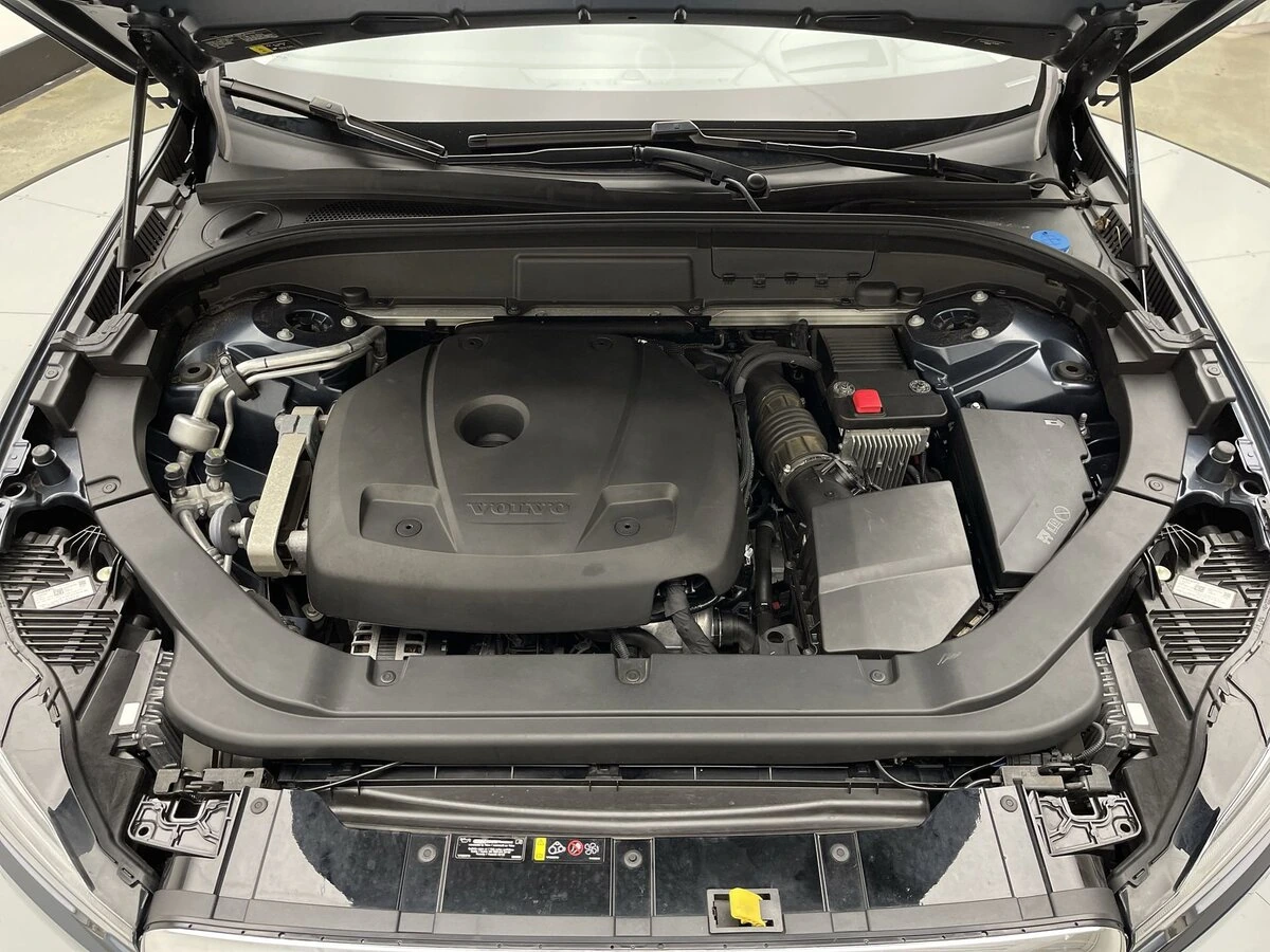 2020 Volvo - image 25